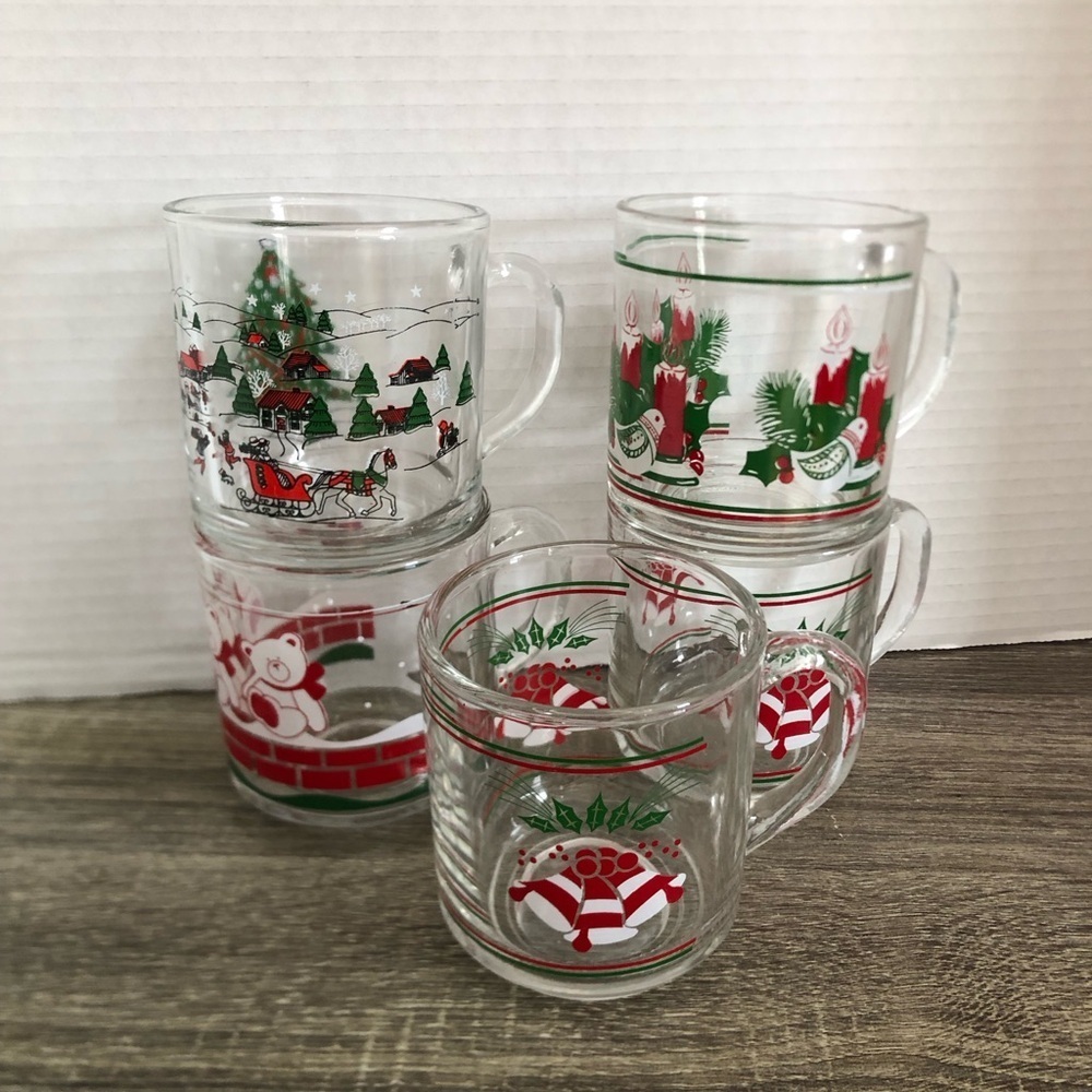 LAST CHANCE Vtg Festive Holiday Glass Mugs
